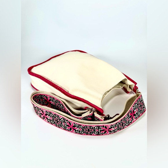 Ah-Dorned Stylish Messenger Women's Bag - Picture 5 of 10